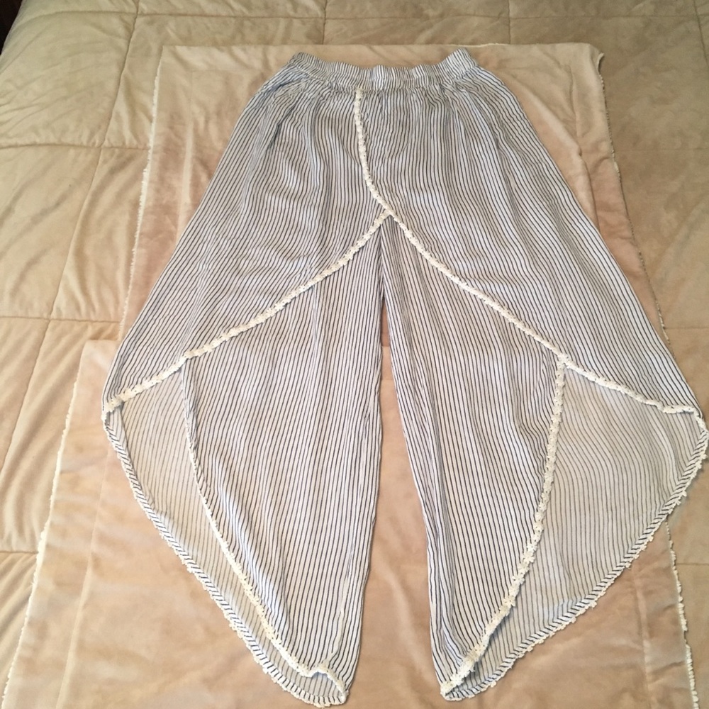 EUC white and blue striped wrap pants w/white trim